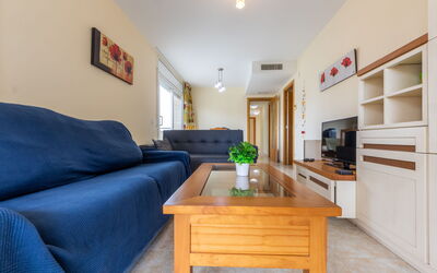 Nova Pineda 701.8: Möbel, Couch, Eigentum, Tabelle, Komfort, Interior Design, Holz, Zimmerpflanze, Wohnzimmer, Studio Couch