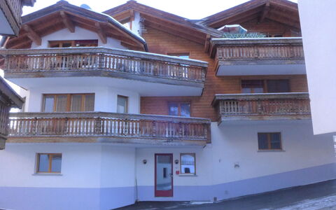 Arbgrat: Fenster, Gebäude, Himmel, Haus, Tür, Fassade, Urban Design, Dach, Wohnung, Stadt
