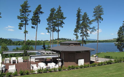 Lakeside Village 23: Schatten, Garten, Reservoir, Landscaping, Gartenmöbel, Stuhl, Garten, Tisch Im Freien, Outdoor Struktur