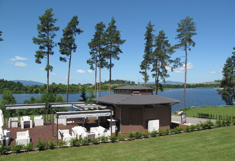 Lakeside Village 23: Schatten, Garten, Reservoir, Landscaping, Gartenmöbel, Stuhl, Garten, Tisch Im Freien, Outdoor Struktur