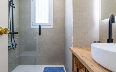 Atico Miramar: Wand, Armatur, Badezimmer, Flooring, Fussboden, Interior Design, Zapfhahn, Installation, Fliese, Sinken