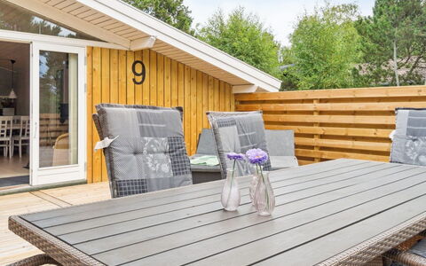 Roir - 250M from the Sea: Holz, Möbel, Gartenmöbel, Flooring, Holzboden, Veranda, Stuhl, Fussboden, Tabelle, Deck