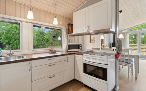 Roir - 250M from the Sea: Interior Design, Flooring, Holz, Countertop, Küche, Decke, Fussboden, Möbel, Küchengerät, Cabinetry