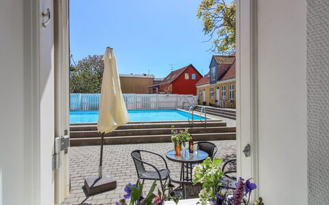 Thyrne - 500M from the Sea: Schwimmbad, Resort, Verbundwerkstoff, Gartenmöbel, Eco Hotel, Hotel, Villa, Thermae, Ferienort, Sonnenliege