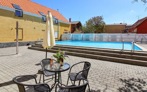 Thyrne - 500M from the Sea: Schwimmbad, Resort, Verbundwerkstoff, Gartenmöbel, Eco Hotel, Schatten, Hotel, Villa, Thermae, Ferienort