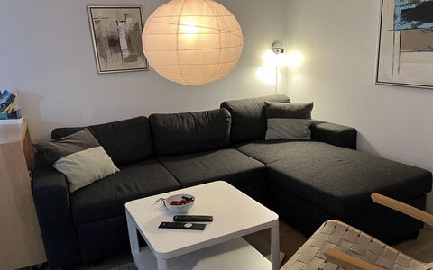 Thyrne - 500M from the Sea: Möbel, Flooring, Fussboden, Holz, Interior Design, Couch, Wohnzimmer, Holzboden, Zimmer