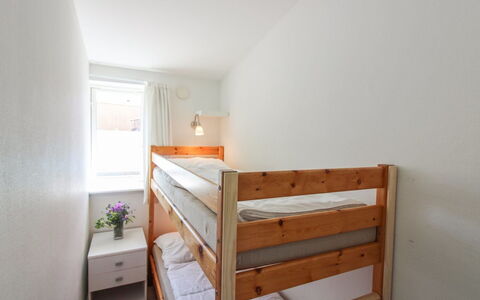 Thyrne - 500M from the Sea: Wand, Holz, Interior Design, Flooring, Fussboden, Schlafzimmer, Möbel, Decke, Bett, Zimmer