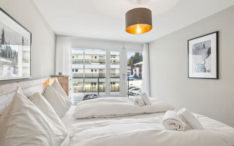 Nr.43 Haus Sotmirana: Holz, Interior Design, Wohnung, Zuhause, Möbel, Schlafzimmer, Bett, Decke, Bedding, Kissen