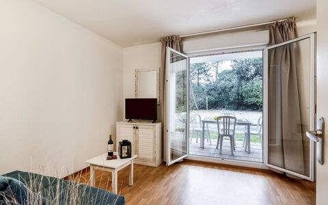 Le Verdon sur Mer 600: Holz, Interior Design, Gebäude, Fussboden, Flooring, Wohnzimmer, Schatten, Hartholz, Laminatboden, Grundeigentum