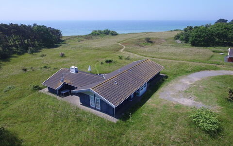 Kajsa - 50M from the Sea: Gras, Haus, Dach, Zuhause, Hütte, Strauch, Grundstueck, Ländliches Gebiet, Bauernhaus, Ground