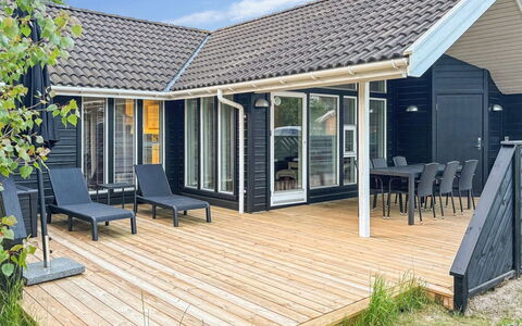 Greta - 200M from the Sea: Holz, Dach, Zuhause, Hütte, Schatten, Veranda, Deck, Planke, Abstellgleis, Hartholz