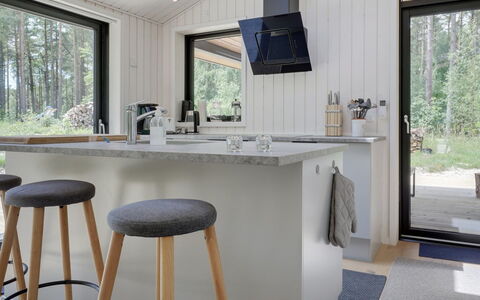 Anarosa - 200M from the Sea: Holz, Flooring, Interior Design, Möbel, Küche, Countertop, Küchengerät, Fussboden, Barhocker, Haushaltsgerät