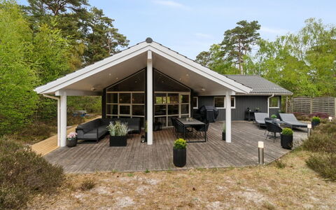 Bergulv - 75M from the Sea: Holz, Möbel, Wohnung, Zimmer, Decke, Holzbeize, Stuhl, Hartholz, Lack, Holz