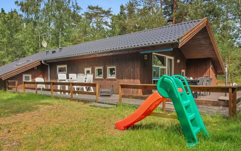 Almira - 1.2Km from the Sea: Holz, Möbel, Wohnung, Zimmer, Decke, Holzbeize, Stuhl, Hartholz, Lack, Holz