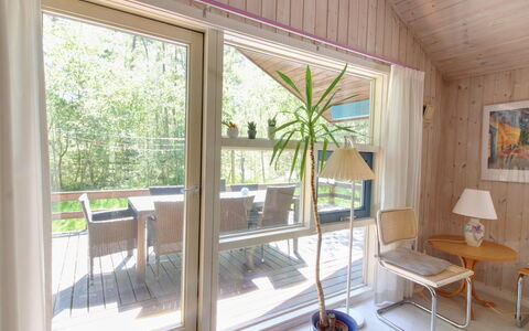 Almira - 1.2Km from the Sea: Holz, Möbel, Wohnung, Zimmer, Decke, Holzbeize, Stuhl, Hartholz, Lack, Holz