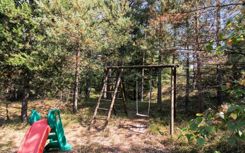 Almira - 1.2Km from the Sea: Holz, Möbel, Wohnung, Zimmer, Decke, Holzbeize, Stuhl, Hartholz, Lack, Holz