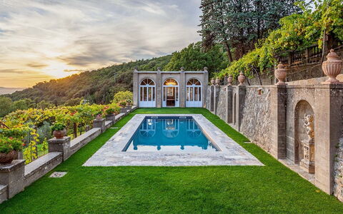 Villa Torreone: Wolke, Pflanze, Wasser, Himmel, Daytime, Eigentum, Schwimmbad, Natur, Azurblau, Baum