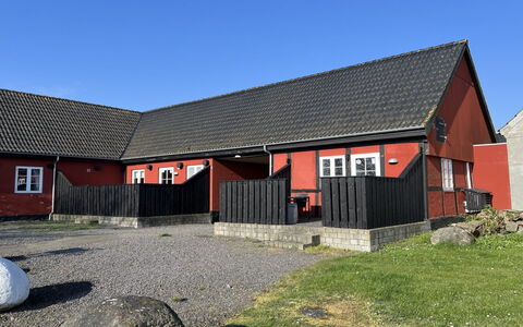 Lutz - 6Km from the Sea: Holz, Möbel, Wohnung, Zimmer, Decke, Holzbeize, Stuhl, Hartholz, Lack, Holz