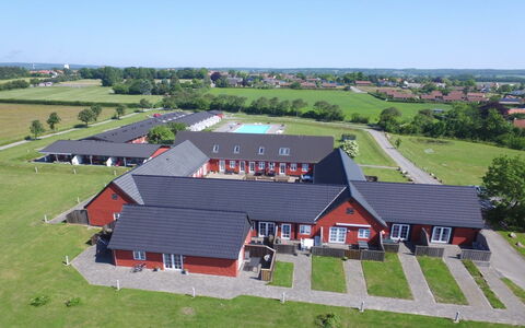 Lutz - 6Km from the Sea: Holz, Möbel, Wohnung, Zimmer, Decke, Holzbeize, Stuhl, Hartholz, Lack, Holz
