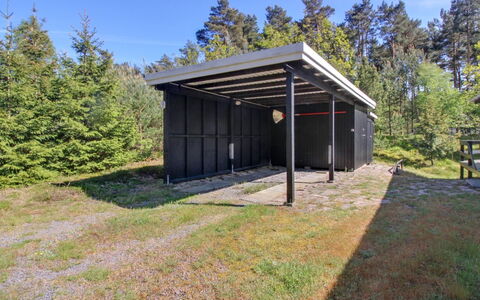 Eeske - 800M from the Sea: Holz, Möbel, Wohnung, Zimmer, Decke, Holzbeize, Stuhl, Hartholz, Lack, Holz