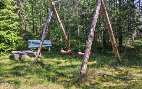 Eeske - 800M from the Sea: Holz, Möbel, Wohnung, Zimmer, Decke, Holzbeize, Stuhl, Hartholz, Lack, Holz