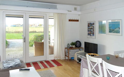 Thorke - 5Km from the Sea: Gras, Strauch, Haus, Garten, Zuhause, Hütte, Grundstueck, Rasen, Ground