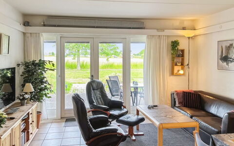 Erica - 6Km from the Sea: Möbel, Interior Design, Flooring, Holz, Stuhl, Fussboden, Decke, Tabelle, Wohnzimmer, Zimmer