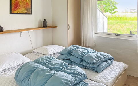 Erica - 6Km from the Sea: Möbel, Bett, Schlafzimmer, Interior Design, Holz, Bettdecke, Linens, Fussboden, Bedding, Textil