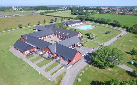 Manfred - 6Km from the Sea: Holz, Möbel, Wohnung, Zimmer, Decke, Holzbeize, Stuhl, Hartholz, Lack, Holz