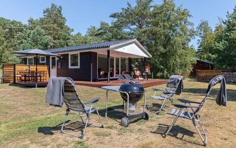 Gottfrieda - 300M from the Sea: Holz, Möbel, Wohnung, Zimmer, Decke, Holzbeize, Stuhl, Hartholz, Lack, Holz