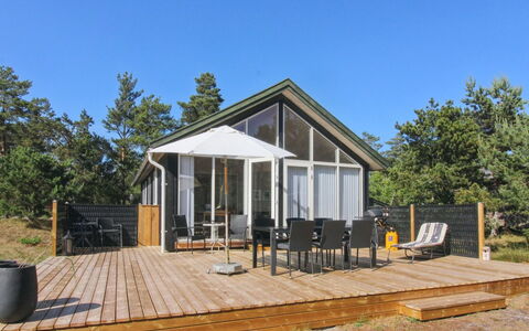 Hilje - 350M from the Sea: Möbel, Interior Design, Stuhl, Flooring, Tabelle, Resort, Fussboden, Decke, Zimmer, Eco Hotel