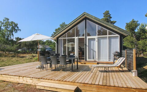 Hilje - 350M from the Sea: Möbel, Interior Design, Stuhl, Flooring, Tabelle, Resort, Fussboden, Decke, Zimmer, Eco Hotel