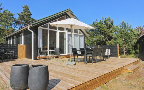 Hilje - 350M from the Sea: Möbel, Interior Design, Stuhl, Flooring, Tabelle, Resort, Fussboden, Decke, Zimmer, Eco Hotel