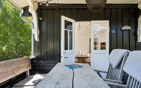 Kerstin - 100M from the Sea: Holz, Möbel, Decke, Fussboden, Flooring, Tür, Zuhause, Stuhl, Veranda, Hartholz