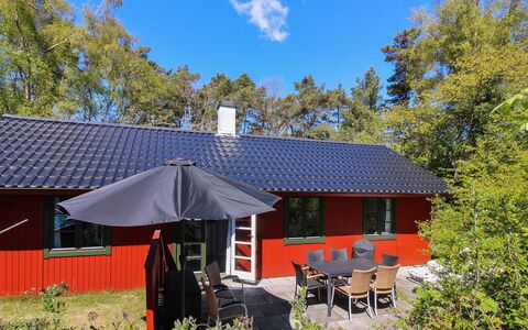 Jose - 300M from the Sea: Dach, Haus, Grundstueck, Zuhause, Hütte, Estate, Gartenbauten, Schatten, Blockhaus, Landscaping