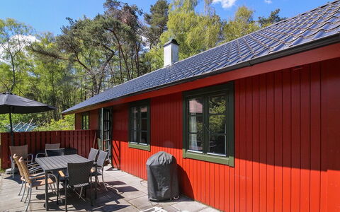 Jose - 300M from the Sea: Dach, Haus, Grundstueck, Zuhause, Hütte, Estate, Gartenbauten, Schatten, Blockhaus, Landscaping