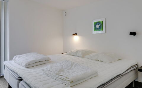 Elza - 800M from the Sea: Interior Design, Wand, Bett, Schlafzimmer, Möbel, Fussboden, Flooring, Decke, Holz, Zimmer