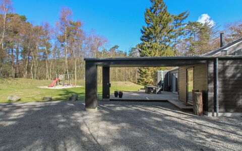 Elza - 800M from the Sea: Dach, Haus, Grundstueck, Zuhause, Hütte, Estate, Gartenbauten, Schatten, Blockhaus, Landscaping
