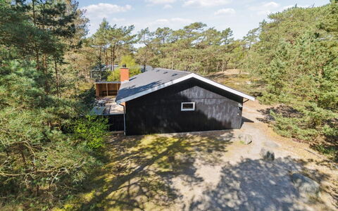 Hildegerd - 500M from the Sea: Wohnung, Schatten, Balkon, Stuhl, Zaun, Gartenmöbel, Aluminium, Kunstrasen