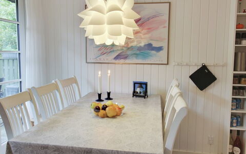 Tume - 200M from the Sea: Möbel, Interior Design, Tabelle, Esszimmer, Stuhl, Küche & Esszimmer Tisch, Leuchter, Decke, Zimmer, Light Fixture