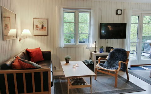 Tume - 200M from the Sea: Möbel, Flooring, Interior Design, Holz, Fussboden, Wohnzimmer, Zuhause, Haus, Couch, Tabelle