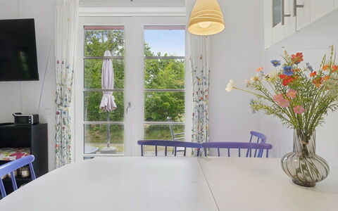 Georg - 300M from the Sea: Möbel, Interior Design, Flooring, Fussboden, Holz, Tabelle, Stuhl, Esszimmer, Textil, Küche & Esszimmer Tisch