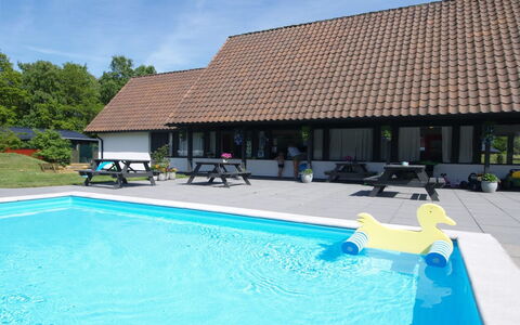 Georg - 300M from the Sea: Dach, Haus, Zuhause, Hütte, Abstellgleis, Estate, Auffahrt, Gartenbauten, Garten, Schuppen