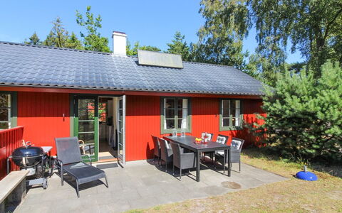 Oisin - 150M from the Sea: Haus, Hütte, Dach, Zuhause, Tür, Garten, Garten, Schatten, Hinterhof, Gartenbauten