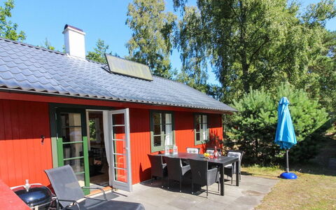 Oisin - 150M from the Sea: Möbel, Hütte, Gartenmöbel, Stuhl, Schatten, Garten, Garten, Hinterhof, Tisch Im Freien, Zimmerpflanze