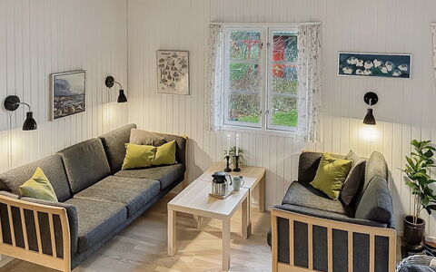 Alde - 300M from the Sea: Holz, Möbel, Flooring, Fussboden, Interior Design, Zuhause, Wohnzimmer, Holzboden, Zimmer, Holzbeize