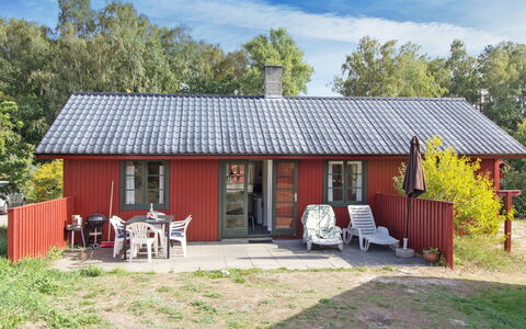 Loke - 300M from the Sea: Holz, Haus, Hütte, Zuhause, Dach, Ländliches Gebiet, Abstellgleis, Blockhaus, Gartenbauten, Hartholz