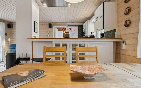Nahuel - 200M from the Sea: Möbel, Interior Design, Flooring, Holz, Fussboden, Decke, Light Fixture, Küche, Countertop, Zimmer