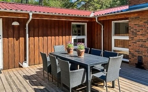 Gaja - 1Km from the Sea: Holz, Holzbeize, Tür, Hartholz, Zuhause, Deck, Veranda, Hütte, Planke, Holzboden