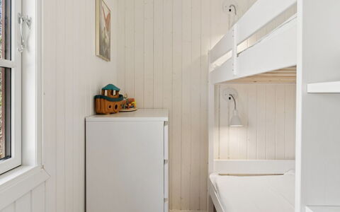 Blakke - 250M from the Sea: Wand, Holz, Flooring, Fussboden, Schlafzimmer, Interior Design, Bett, Zimmer, Decke, Etagenbett